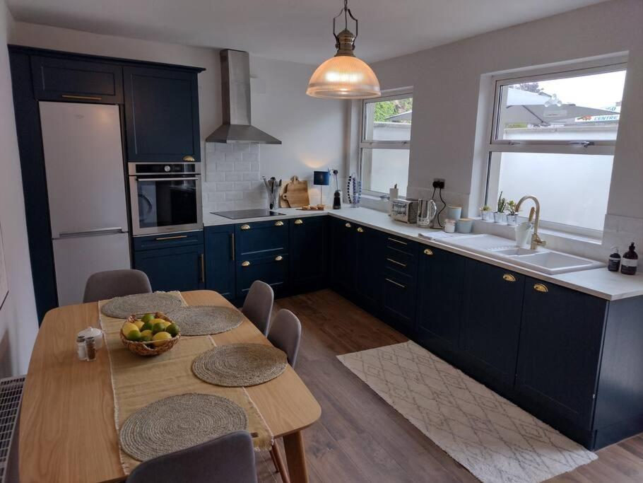 White Birds Townhouse In Sligo Town Center Apartman Kültér fotó